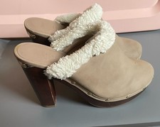 Juicy Couture Anita Fur Lined Wooden Platform Chunky Heel Clogs. Womens Size 9