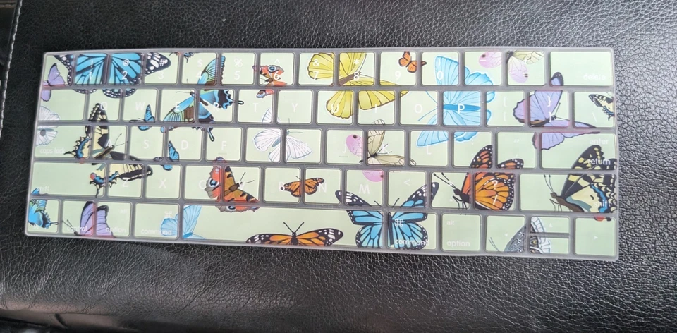 Funda con teclado Urban Outfitters Butterfly MacBook Foto 2 de 2