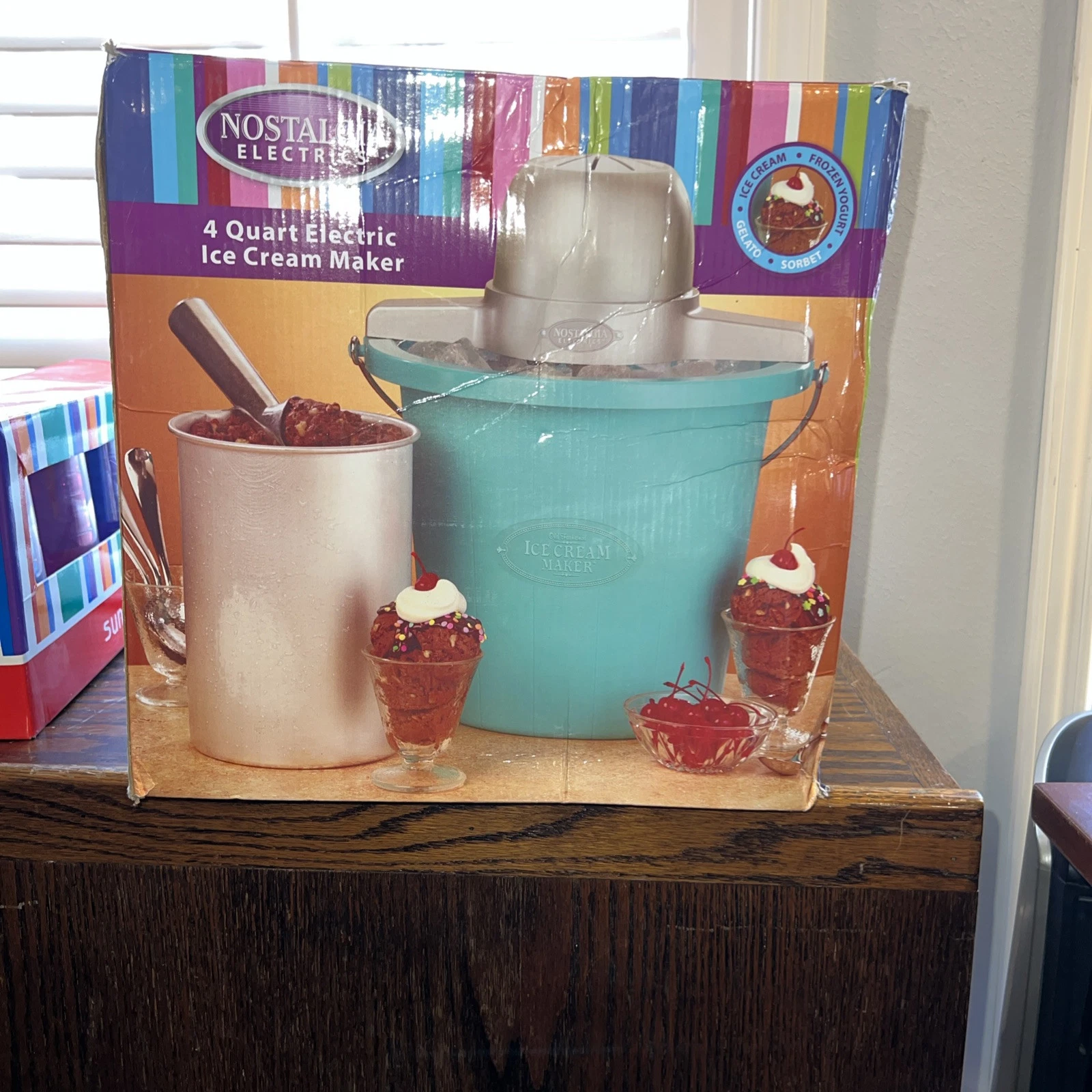 NOSTAIGIA ELECTRONICS 4 QT ELECTRIC ICE CREAM MAKER BRAND NEW NEVER USED OPEN Be
Opens in a new wind