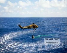 ALAN SHEPARD PICKED UP BY MARINE HELICOPTER FREEDOM 7 - 8X10 NASA PHOTO (AA-273)