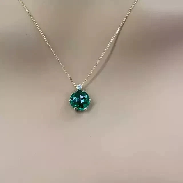 Colgante solitario esmeralda verde natural corte redondo de 3 quilates enchapado en oro amarillo de 14 k Foto 3 de 4