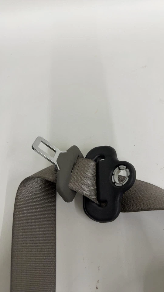 GMC Van Savana 3500 2016-24 cinturón de seguridad delantero derecho con retractor Foto 3 de 4