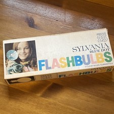 Sylvania Press 25 Flashbulbs Vintage 12 pack box ONLY 6 bulbs included 