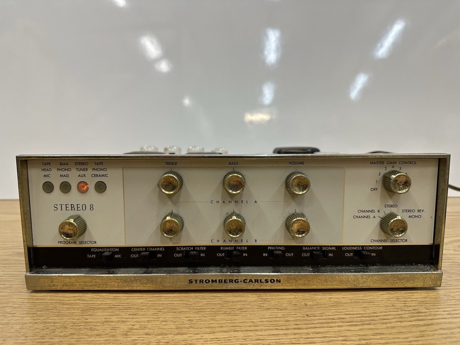 stromberg carlson DUAL CHANNEL  AMPLIFIER ASR 880-G Turns On