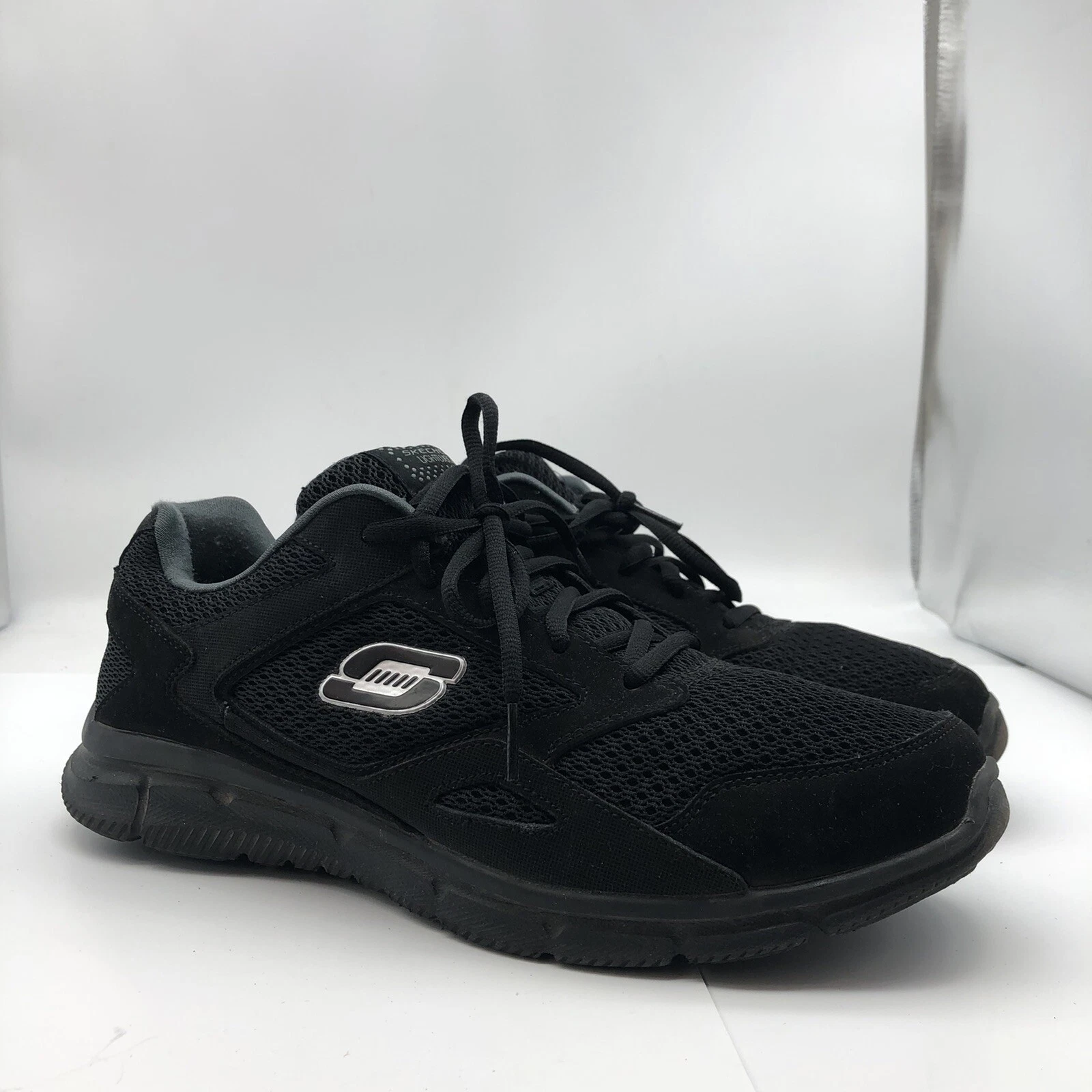 Mens Skechers sz 10.5 black knit sneakers Lace up running walking shoes