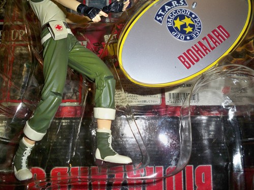 Resident Evil Moby Dick Rebecca Chambers Figure - Picture 3 of 8