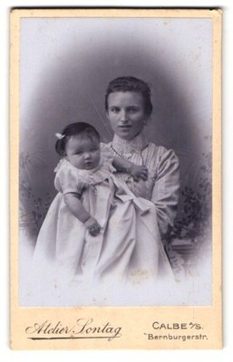 Fotografie Atelier Sonntag, Calbe a. S., Bernburgerstr., Mutter mit Kind 