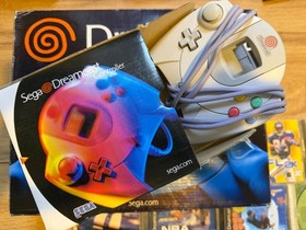 Sega Dreamcast Console Bundle &ndash; Original Box, 2 Controllers, VMU & 6 Games