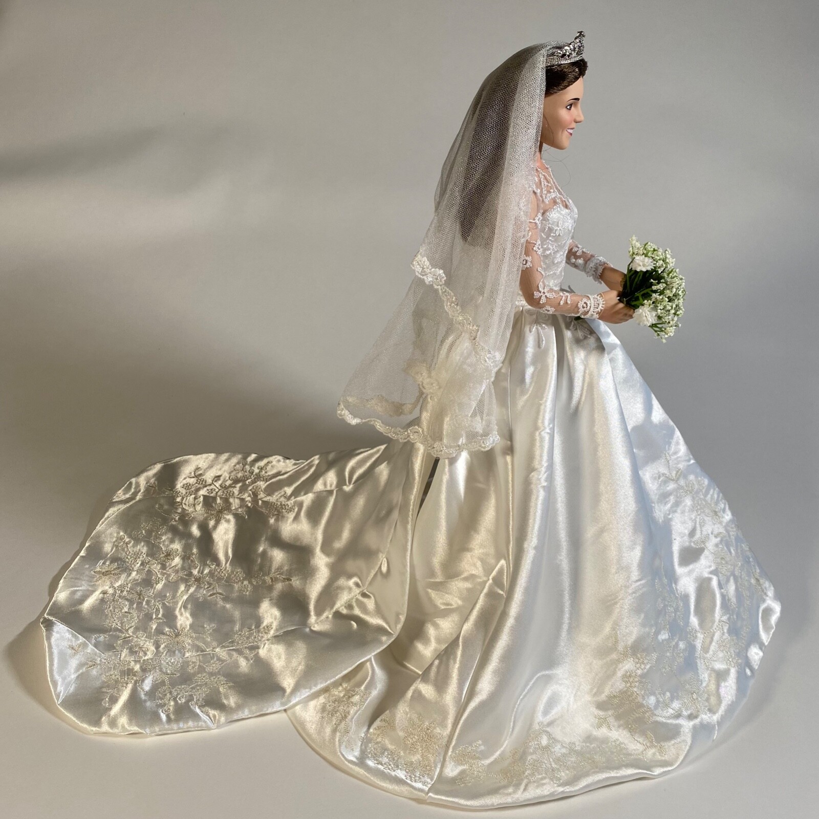 AshtonDrake Galleries Princess Catherine Royal Elegance Bride Doll COA