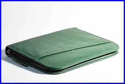 1950s Unbranded Green Leather Folder With Zipper For Notes With Ring Binder