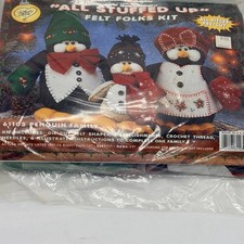 Vintage Felt Folks Penguin Family Kit 61103 Christmas Craft Pre-Cut USA D2
