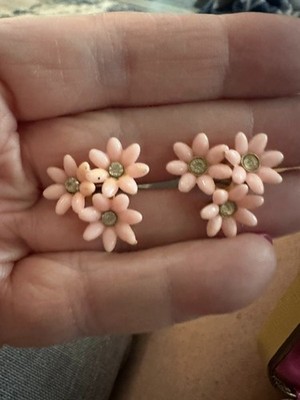 Vintage Brass Tone Pink Celluloid Plastic Daisy Flower Cluster Screw Back Earrin