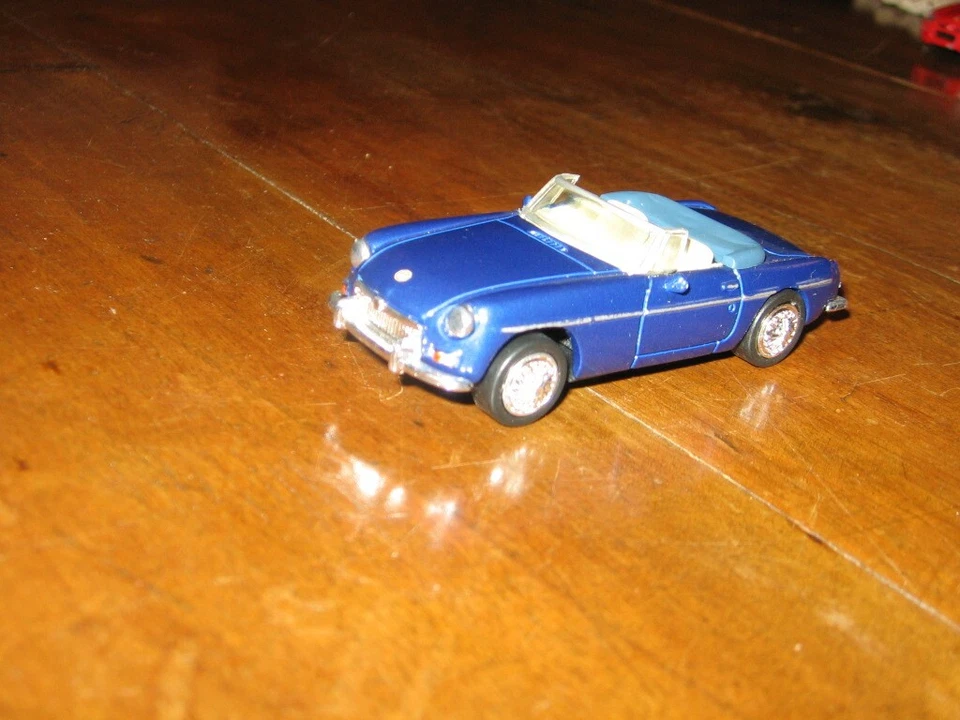 MG B e MG F modellini sc. 1 43 spider New Ray metallo auto epoca classic car - Immagine 2 di 2