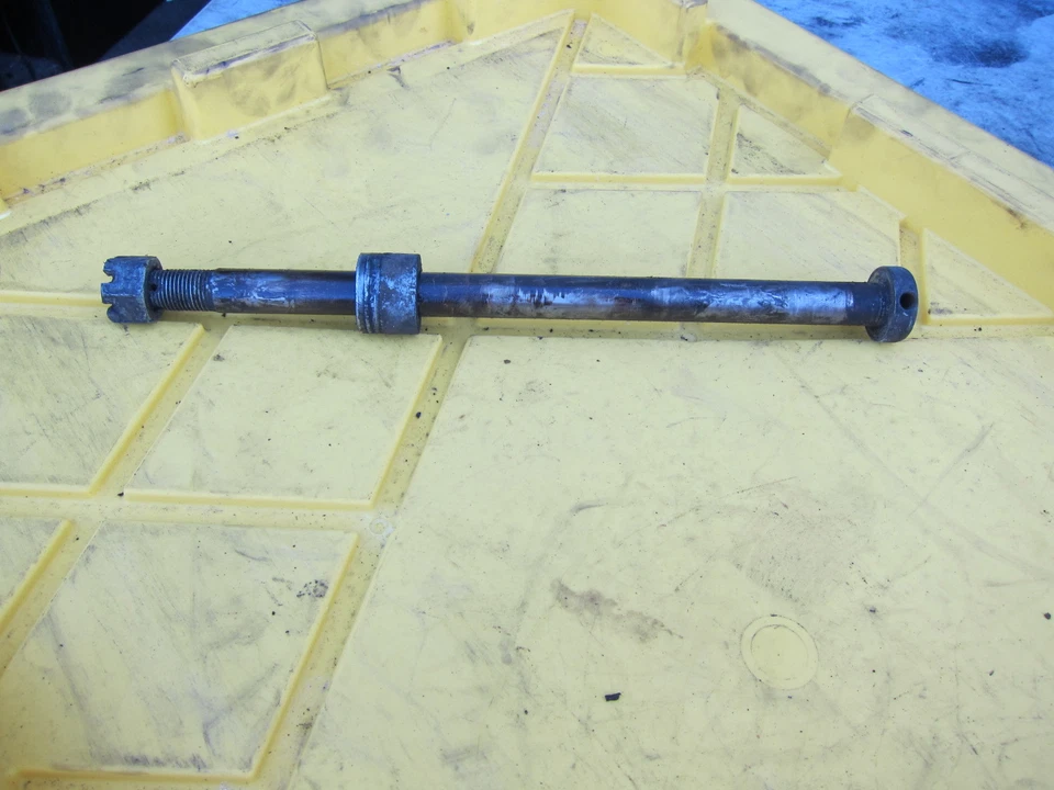 1980 Suzuki GN400T OEM RODA DIANTEIRA ARO EIXO PIVÔ PARAFUSO - Imagem 4 de 4