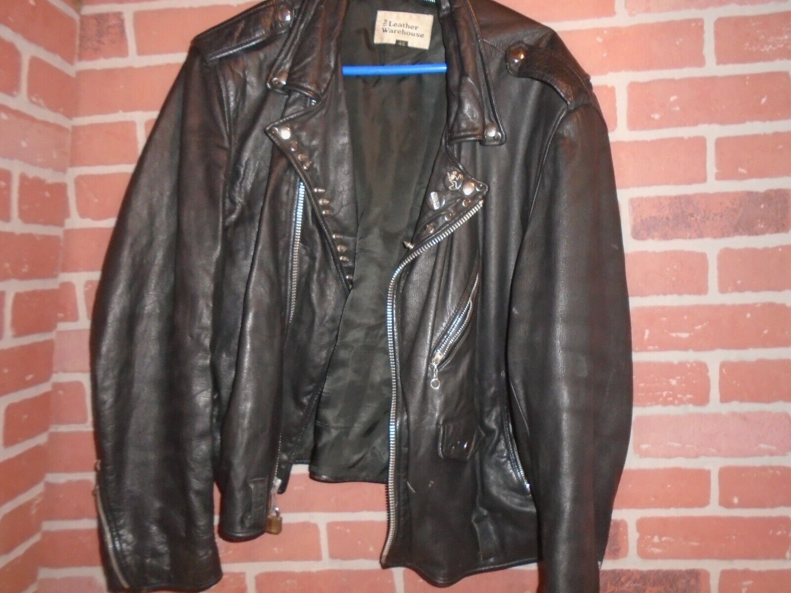 THE LEATHER WAREHOUSE VINTAGE 1990S MENS BIKER LEATHER JACKET W/ SPIKES  SIZE 46