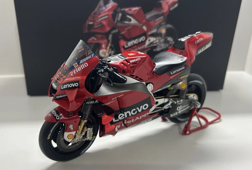 TSM MODEL 1:12 DUCATI DESMOSEDICI GP22 #63 FRANCESCO BAGNAIA WORLD CHAMPION 2022 - Immagine 2 di 4