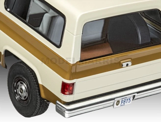 REVELL 07724 1/25 Stranger Things - Jim Hopper's Chevy Blazer K5 - Immagine 4 di 4