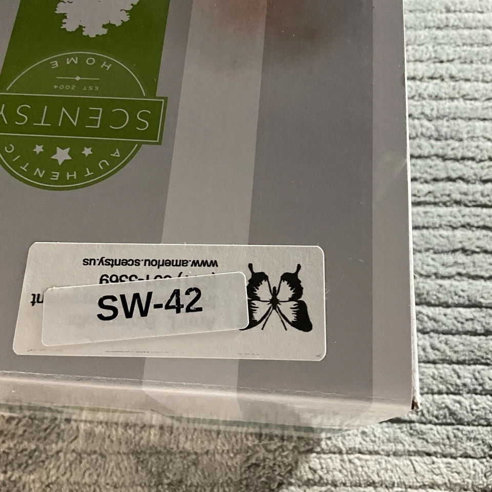 Scentsy Tinsel Christmas Tree & Snow Flakes White Wax Warmer New in Box - Image 2 of 2