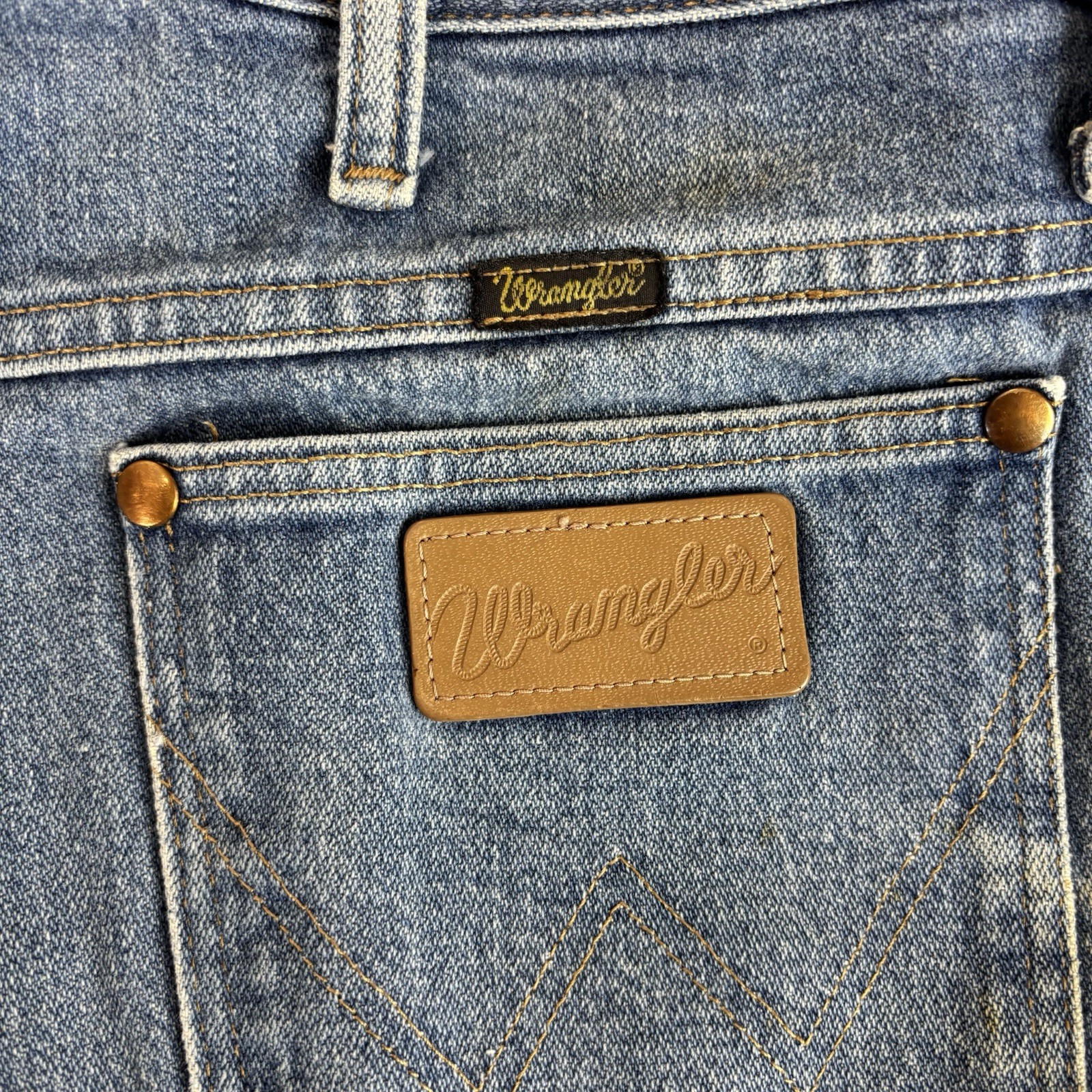 Wrangler Jeans Mens 36x32 (Fits 33x31) Faded Straight Leg Medium Wash Denim Y2K thumbnail 7