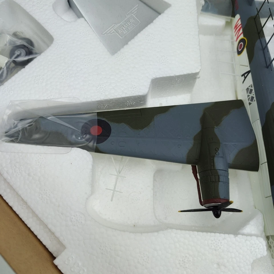 CORGI 1:72 Vickers Wellington MkVIII RAF Coastal Command HX379:WN-A AA34805 - Image 3 of 4