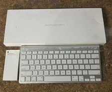 Apple Magic Keyboard Battery Operated  Wireless Bluetooth Tested Working