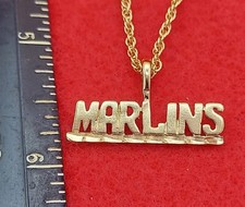 SPORTS TEAM ORO 14KT EP MARLINS COLGANTE Y UNA CADENA CUERDA EP ORO 18"14KT