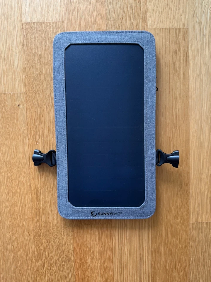 Sunnybag Rucksack, grau/schwarz, m. kl. Solarpanel, neu & ovp - Bild 4 von 4