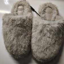 New Abercrombie Fitch Women s Beige Faux Fur Lined Slip-On Slippers Size 6