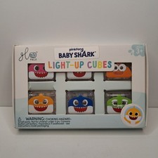 Cubos iluminados Glo Pals bebé tiburón (6) juguete sensorial de agua de baño para niños pequeños Pinkfong