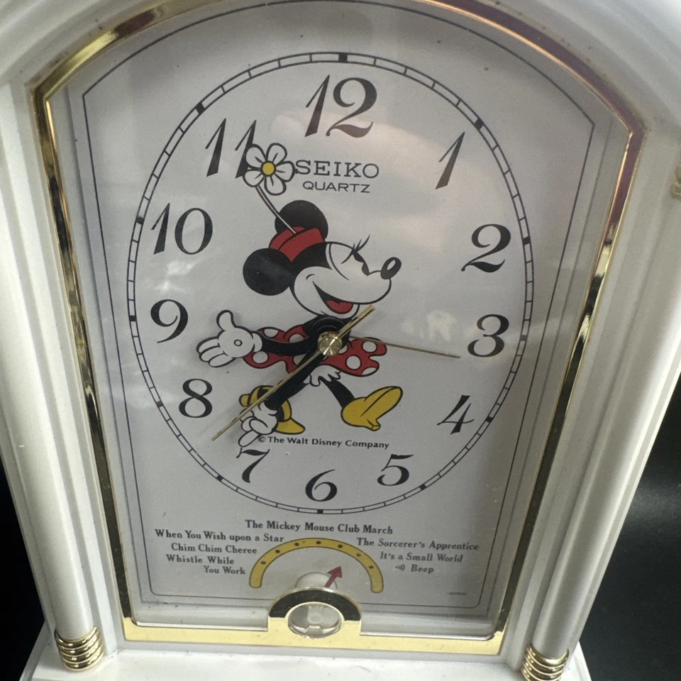 Despertador musical Disney Minnie Mouse Manto Seiko branco vintage década de 1990 Leia - Imagem 2 de 4