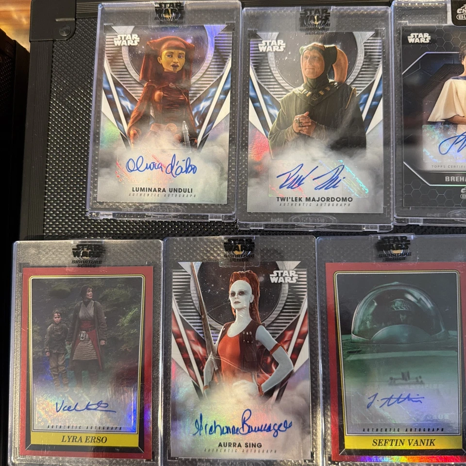 Topps Chrome Star Wars 9 autos 2025 Foto 3 de 3