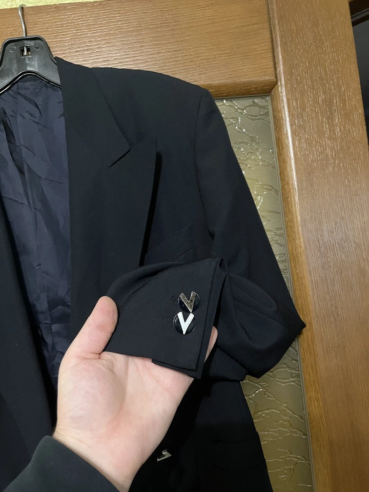 JAQUETA BLAZER LÃ SMOKING DESIGN DE ALTA COSTURA GIANNI VERSACE MUITO RARA 1980/90 TAMANHO 44 - Imagem 4 de 4