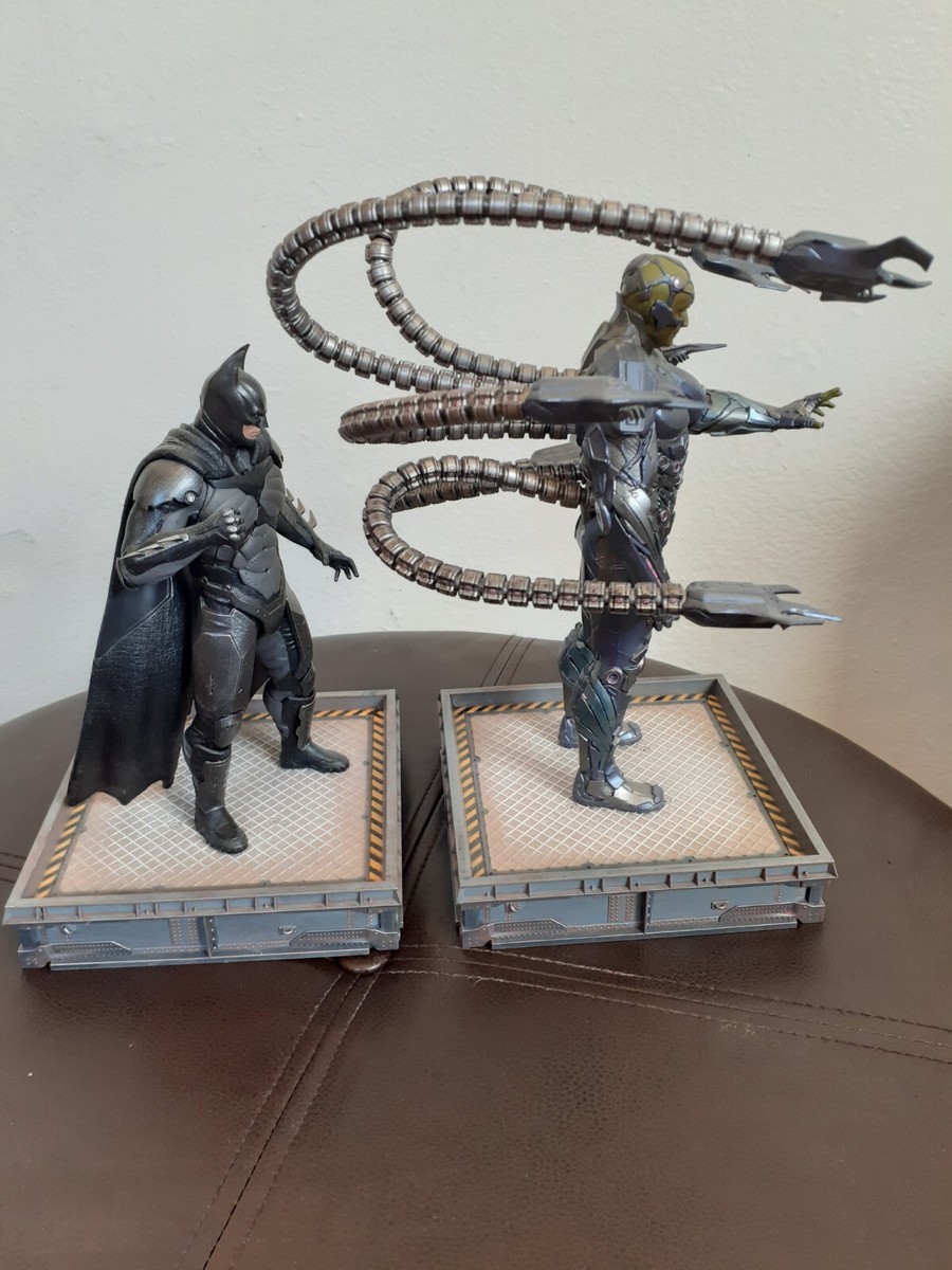 Injustice 2: The Versus Collection Batman Vs. Brainiac Statue Set
