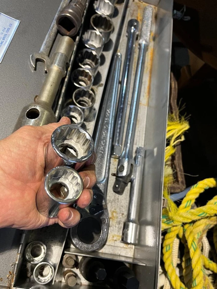 LOTE (35) + ¡Extra! ARMSTRONG 3/4" ZÓCALO #G M6L 9479, más ROJO 80% Foto 2 de 4