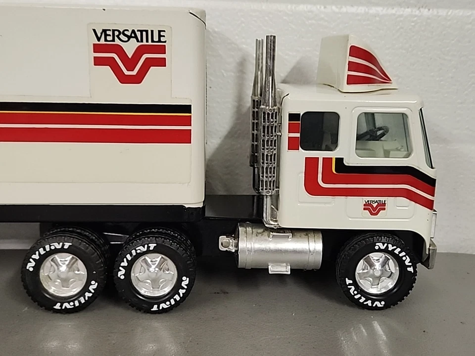 Nylint GMC Semi Truck Versatile Tractor 875 - Image 2 of 4