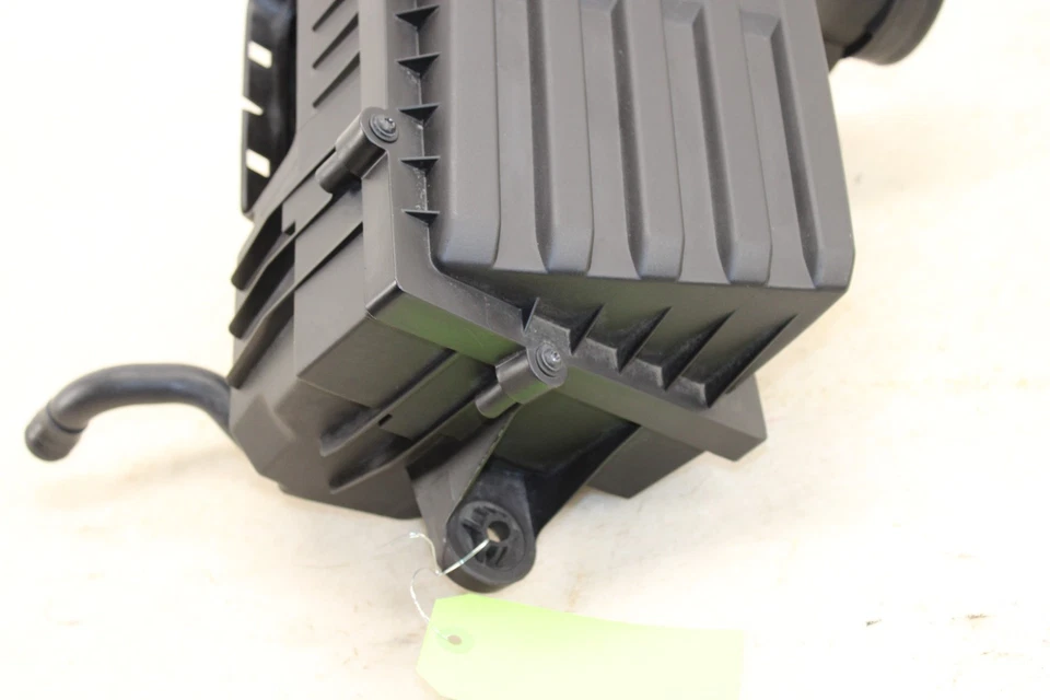 Коробка воздухоочистителя 2015-2021 Volkswagen GTI 2,0 л от оригинального производителя MH25 - Изображение 4 из 4