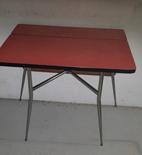 Table de cuisine en formica années 50 rouge   + ses chaises assorties