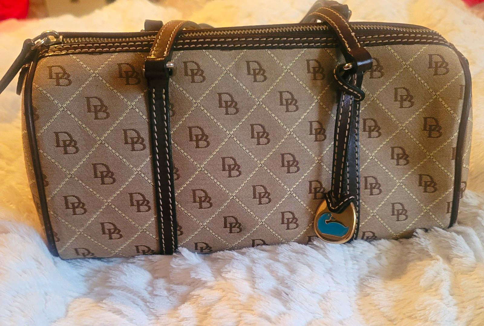 Bolso de mano vintage Y2K Dooney & Bourke Signature de lona barril - beige y marrón