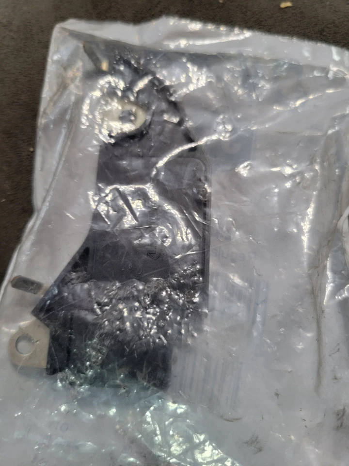 New Voltage Regulator For Chevrolet C70 8 7.0L 91-91 1116425 D683 19009724 - Image 2 of 2