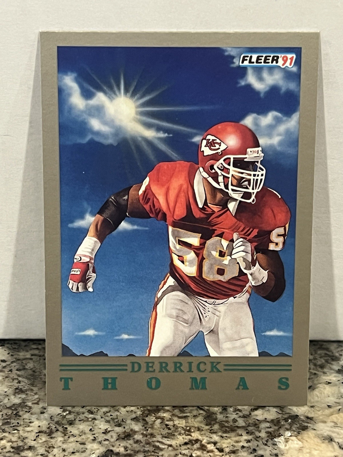 1991 FLEER FOOTBALL DERRICK THOMAS PRO VISION CARD #9 NM