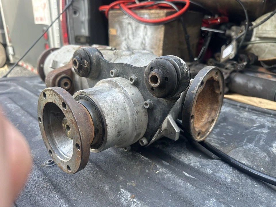 Mercedes-Benz Sprinter 2500 2015-2023 4x4 eje diferencial delantero carcasa OEM Foto 3 de 4