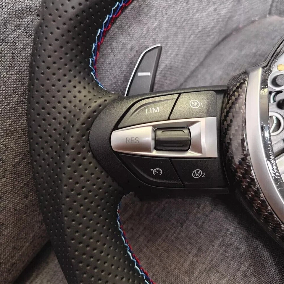 Volante de fibra de carbono apto para BMW X6 G06 2025 con cable calefactor Foto 2 de 4