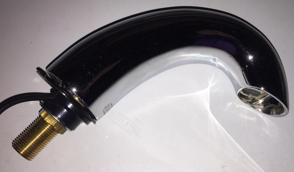 Brand new ZURN Aqua-Sense sensor operated Lavatory faucet Z6930-XL-S - Image 3 of 4