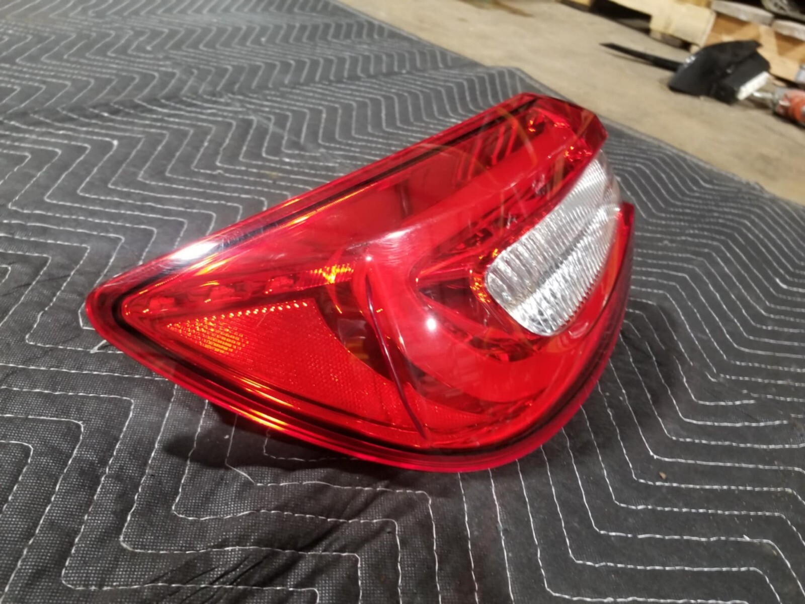 14-20 Maserati Quattroporte SQ4 M156 Left Side Outer Tail Light Lamp OEM #114