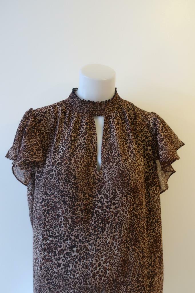 トップス roughlow Asymmetric FlapOversized Blouse roughlow Asymmetric FlapOversized Blouse - メルカリ