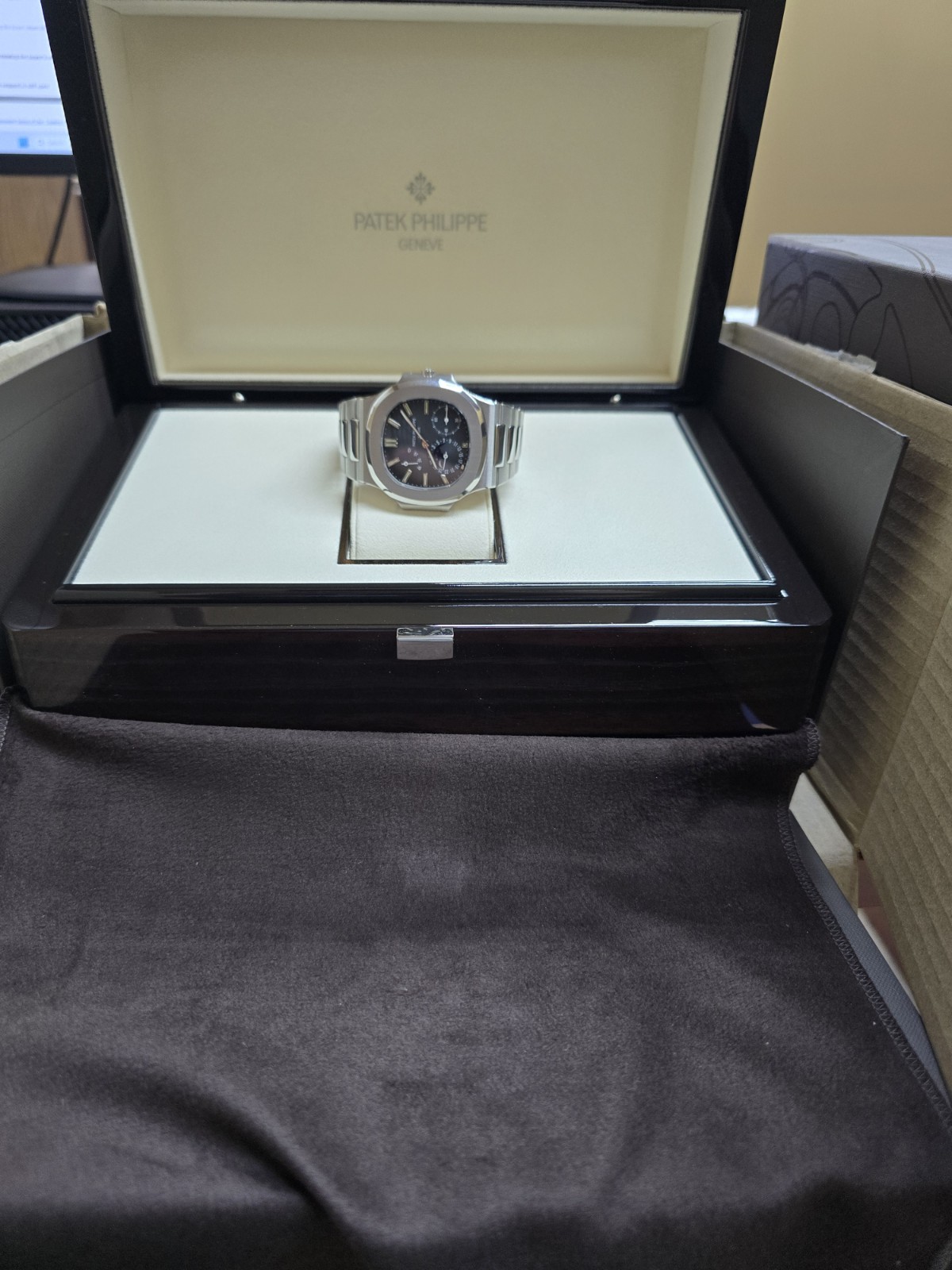 Patek Philippe Nautilus 3712/1A 39.5MM Complications S/S Rare 2005 Watch. B/P. image 4