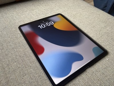 Apple iPad Pro 5th Gen 256GB MHNH3LL/A with Apple Pencil 
