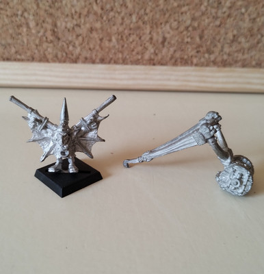 Warhammer Fantasy Orcs & Goblins Kamikazekatapult / Doom Diver Catapult Metall
