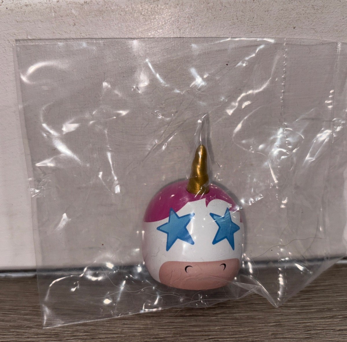MEGA SPACE MOLLY 100% X emoji Series Secret Rare Unicorn (1