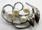 VTG Open work Leaf Brooch silver tone off white faux pearl costume jewelry 1 3/8